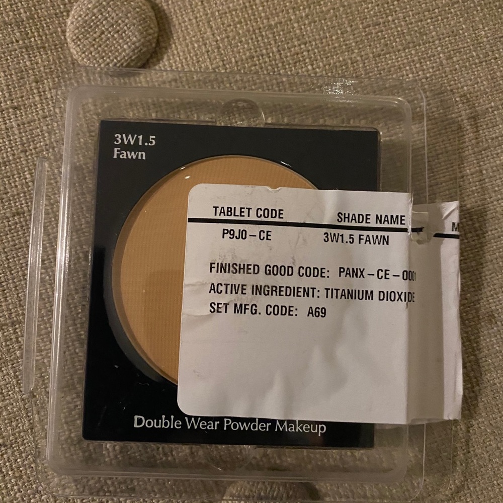 💯Double Wear Stay-n-Place Matte Pressed Powder Foundation